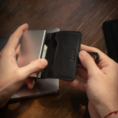 Button Wallet - Stealth Black